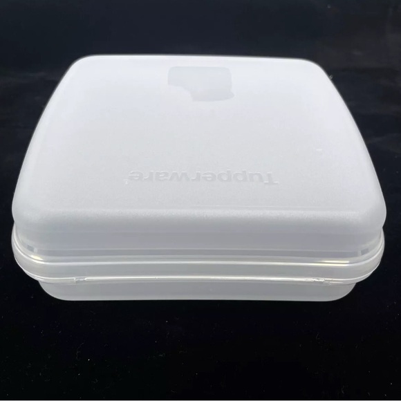 New Tupperware White Sandwich Keeper Hinged Container Frosted - Picture 2 of 5